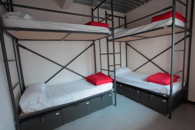 Traveller Box Hostel Sevilla Exterior foto